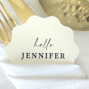 Hola Tarjetas de nombre personalizadas para la configuración de la mesa, tarjetas de lugar de boda, tarjetas de mesa de eventos, tarjetas de nombre personalizadas de círculo festoneado pequeño