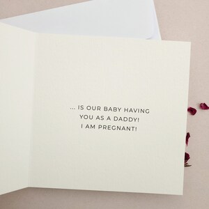 Puede incluir: Una tarjeta blanca con el texto "... is our baby having you as a daddy! I am pregnant!"