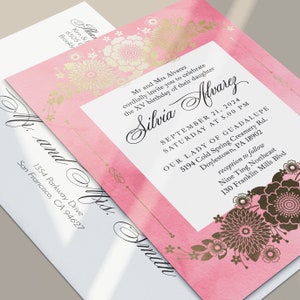 Luxe 5 x 7 invitations roses de Quinceanera avec des ornements de fleurs de feuille d&#39;or, des invitations de Mis Quince Anos, des invitations de princesse de 15e anniversaire de fille