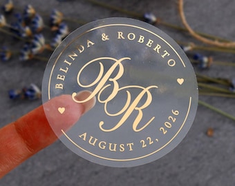Pegatinas personalizadas para bodas con monograma en lámina metálica y sellos transparentes para sobres.