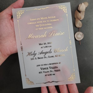 Gouden lijst 15e verjaardagsuitnodiging luxe perkament quinceanera uitnodigingen met goud verijdelde lijst kweepeer anos mis kweepeer nodigt