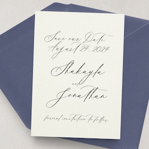 Personalisiert Sparen Sie unser Datum, Kalligraphie retten das Datum, moderne Hochzeit retten unser Datum, elegante Typografie Hochzeitspostkarte, einfache Karten