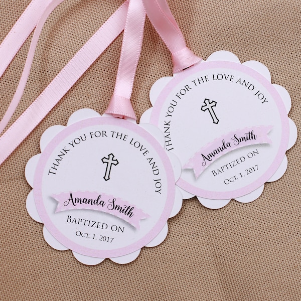 Gepersonaliseerde tags voor doopbedankjes met roze lint