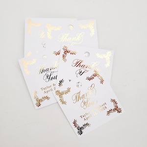 Etichette per bomboniere di compleanno in lamina d'oro con calligrafia Grazie e bellissimo ornamento per cornice. Sacchetti regalo bianchi personalizzati Etichette per matrimoni, docce