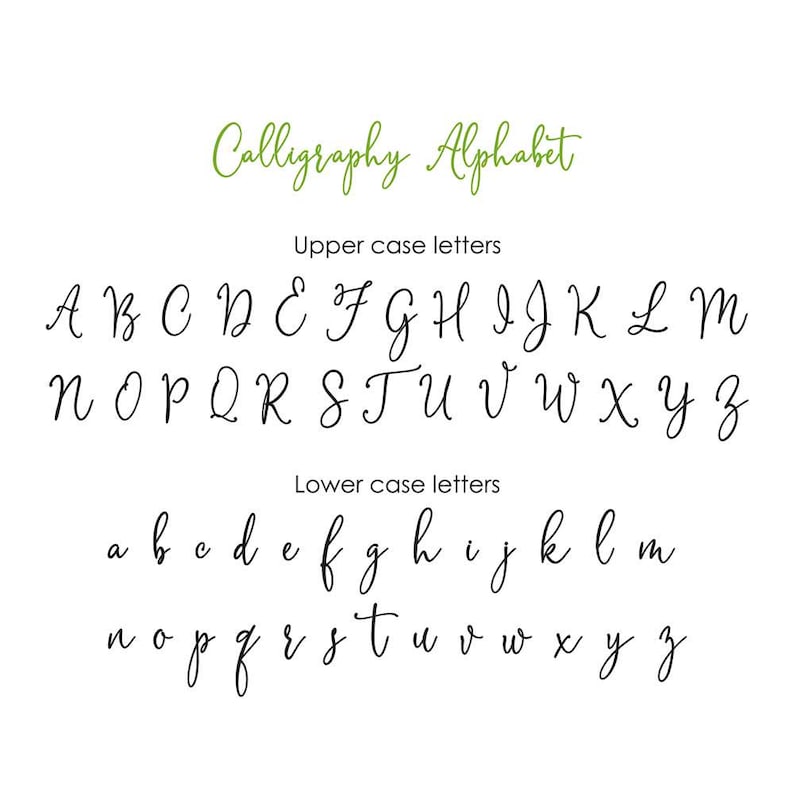 Puede incluir: Un fondo blanco muestra un alfabeto de caligraf&iacute;a en may&uacute;sculas y min&uacute;sculas. El texto "Calligraphy Alphabet" est&aacute; en verde en la parte superior. Las letras may&uacute;sculas est&aacute;n en dos filas, seguidas de las min&uacute;sculas en dos filas.