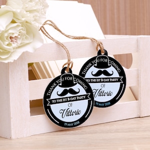 Targhette per bomboniere personalizzate per il primo compleanno del nostro omino. Targhette per regalo di ringraziamento per primo compleanno ragazzo, decorazione per festa di compleanno Targhette personalizzate per neonato