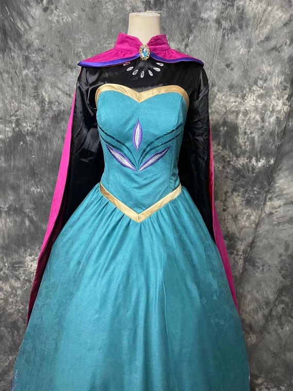 DIY Frozen's Elsa Costume | Diy halloween costumes easy, Elsa costume, Frozen  costume adult