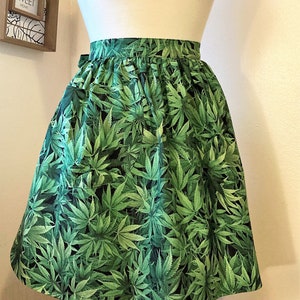 green floral apron, green leaf apron, waist apron, kitchen apron, home décor apron, chef apron, restaurant apron, serving apron