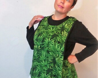 pull vert à imprimé floral, pull cache-cœur, pull croisé dans le dos