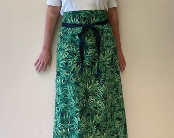 tablier bistro, tablier de chef, tablier artisanal, tablier imprimé cannabis, tablier vert, tablier de taille, tablier vert long, tablier de bistrot long vert