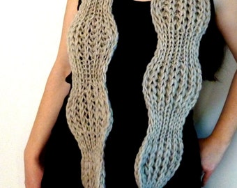 Simple stitch pattern infinity scarf/cowl. Warm, soft, elegant. Great gift to make!