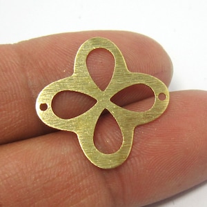 Conector de dijes de latón 23mm Trébol de cuatro hojas Pendientes de latón crudo hallazgos dijes de collar R065