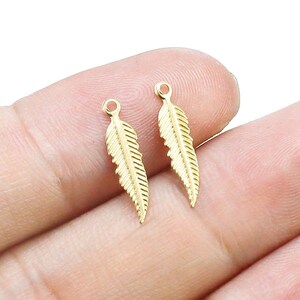 Encanto de pendiente de hoja texturizada, encantos de latón de hoja pequeña, 15,3x3,8 mm, hallazgos de pendientes, fabricación de joyas - R2448