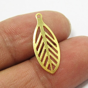 Dijes de aretes de hoja pequeña, dije de latón de hoja de filigrana, hallazgos de aretes, 23x9 mm, suministros para hacer joyas - R554