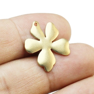 Brass Flower Charm, Floral Earring Charms, 22x20mm 27.5x25mm, Neckalce Pendant, Jewelry Supplies -R1150
