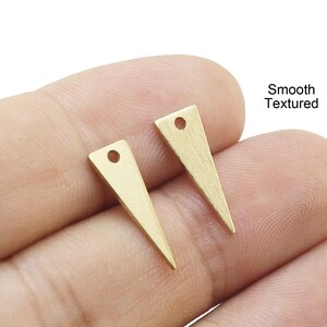 Colgante triangular para pendientes, colgante texturizado con forma de pincho, adorno para manualidades, colgantes para pendientes de aro, latón crudo, 17,5 x 6 mm, suministros para joyería -R606
