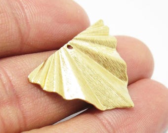 Strukturierte Dreieck Ohrring Anhänger, gewellte Dreieck Messing Anhänger, 29 x 22 mm, Geometrische Ohrring Zubehör, Schmuckherstellung - R556