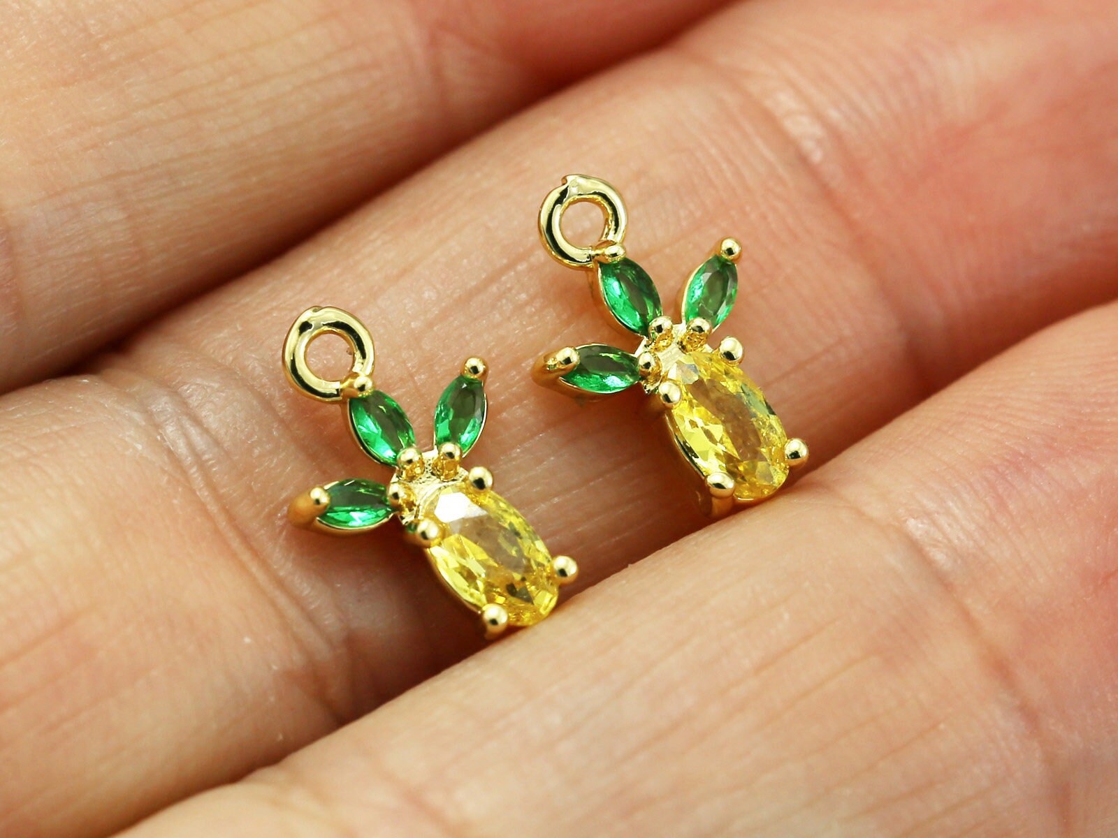 新品✨NEW TOP CHARM PINEAPPLE Pineapple Charm – Broken English Jewelry