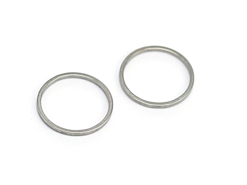May include: Two silver metal rings, one slightly larger than the other, are shown on a white background.