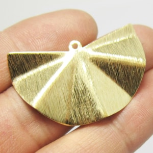 Brass earring charm Earrings finding Textured 38.5x24.5mm fan shaped Raw brass sun pendant R728