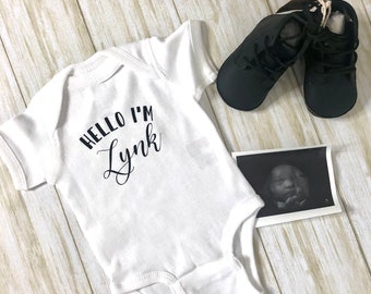 Hello I'm Baby One piece bodysuit / Custom Name / Hospital Outfit / Baby Announcement / Gift / Pregnancy / Newborn