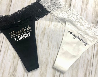 Sous-vêtement string en dentelle personnalisé pour EVJF pour la future mariée / Amusant / Cadeau / Lune de miel / Douche / Jeu / WAP