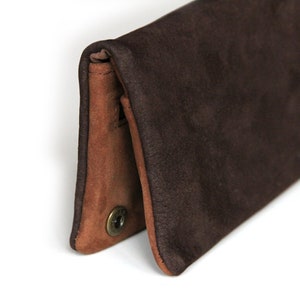 Tabaktasche aus weichem Nubukleder in den Farben mocca und rehbraun, Tabaketui, Tabaksbeutel, Drehertasche, mit Reißverschlussfach