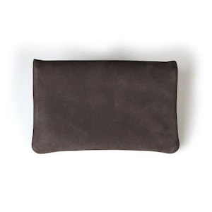 Drehertasche aus  samtig weichem Nubukleder, mocca braun, Tabaksbeutel, Tabaktasche, Reißverschlussfach, Druckknöpfe, braunes Leder