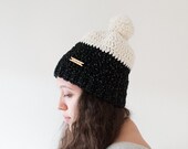 Sofortiger Versand | Gehäkelte Mütze mit Pom Pom weiß | Damenhut | OOAK || Hut aus Wolle | Wintermütze