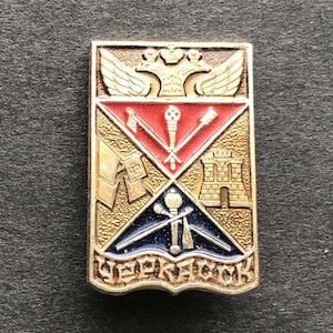 Vintage russischer Pin, Goldwappen von Tscherkassk oder Starocherkasskaja Russland, Kosakengeschichte