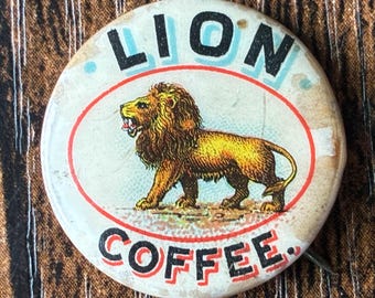 Przypinka reklamowa z 1900 r., Lion Coffee