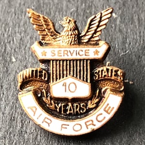 1960s Enamel Pin, Ten Year Service in The United States Air Force