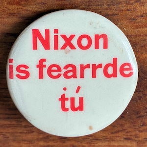 1968 Pinback Button, Gaelic &#39; Nixon&#39;s The One &#39;, Richard Nixon Presidential Campaign