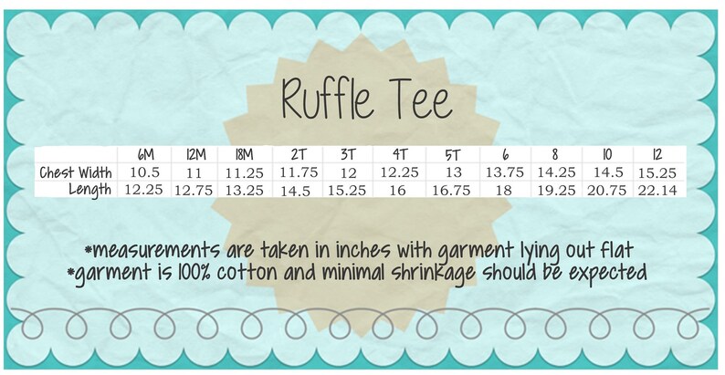 K&ouml;nnte beinhalten: Eine Tabelle mit den Brustweiten- und L&auml;ngenma&szlig;en in Zoll f&uuml;r ein R&uuml;schen-T-Shirt in den Gr&ouml;&szlig;en 6M bis 12. Die Tabelle enth&auml;lt den Text "Ruffle Tee" und "measurements are taken in inches with garment lying out flat *garment is 100% cotton and minimal shrinkage should be expected"