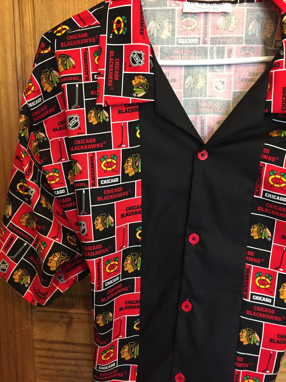 Chicago Blackhawks NHL Hockey Adult Size Large 2015 Champs Red Tie-Dye Shirt