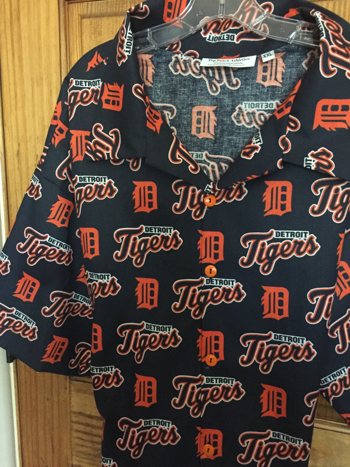 Tommy Bahama Detroit Tigers Camp Shirt -Medium