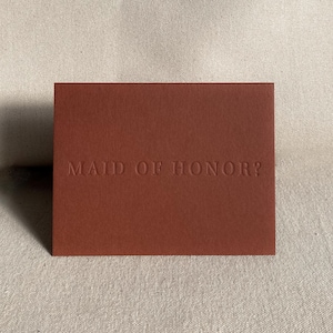 ¿DAMA DE HONOR? Tarjeta de propuesta / Impresa en letra pequeña / Minimalista / Sencilla / Elegante / Moderna / En arcilla