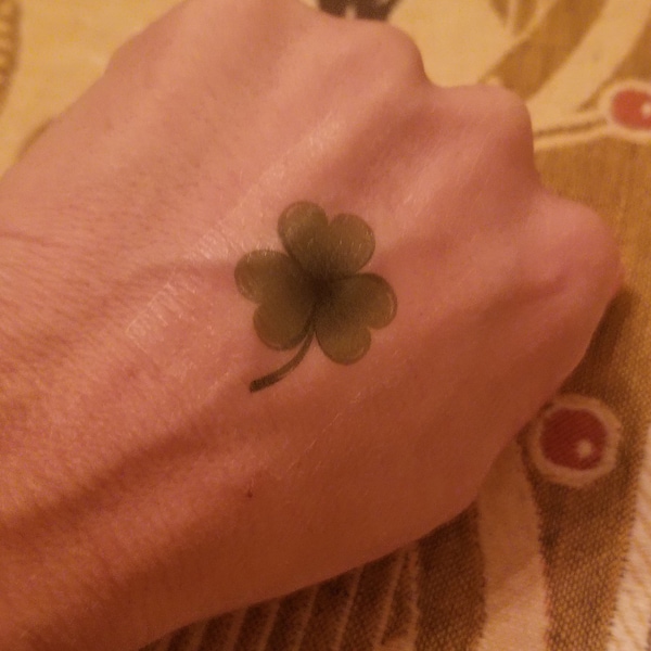 Shamrock temporary tattoo, 1x1.3"