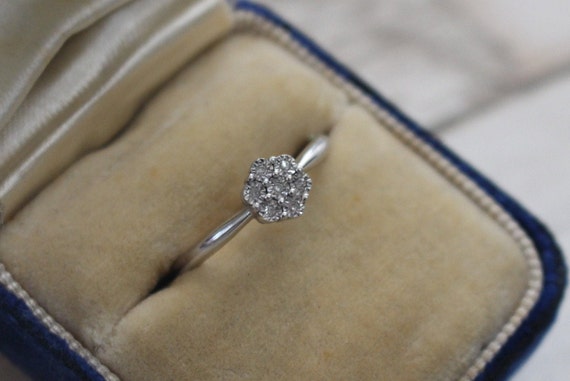 Vintage Estate Dainty Floral Cluster Ring with Di… - image 1