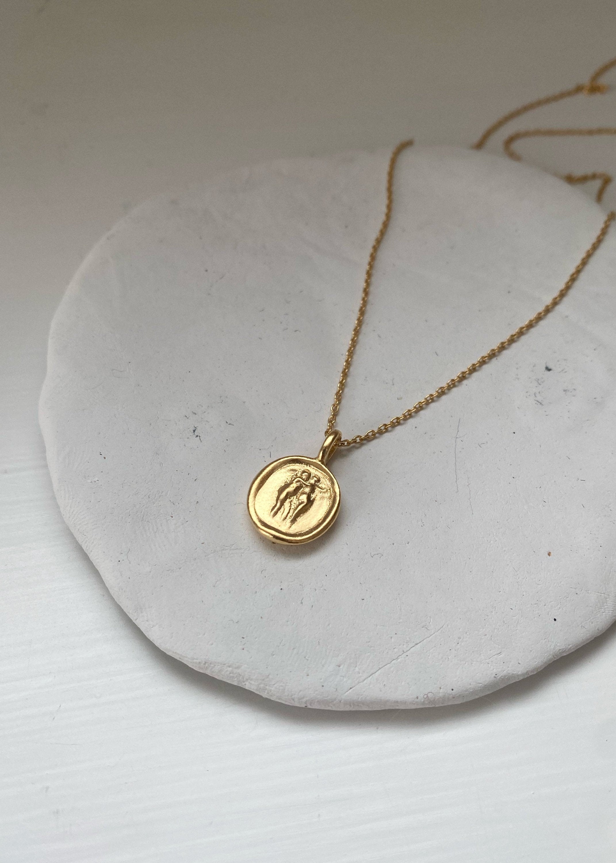  Euro Coin Vintage Necklace by D'Mundo Accesorios. 1 Euro from  Germany. Bundesadler Coin Pendant. Gold Plated Medallion Handmade Necklace.  : Productos Handmade