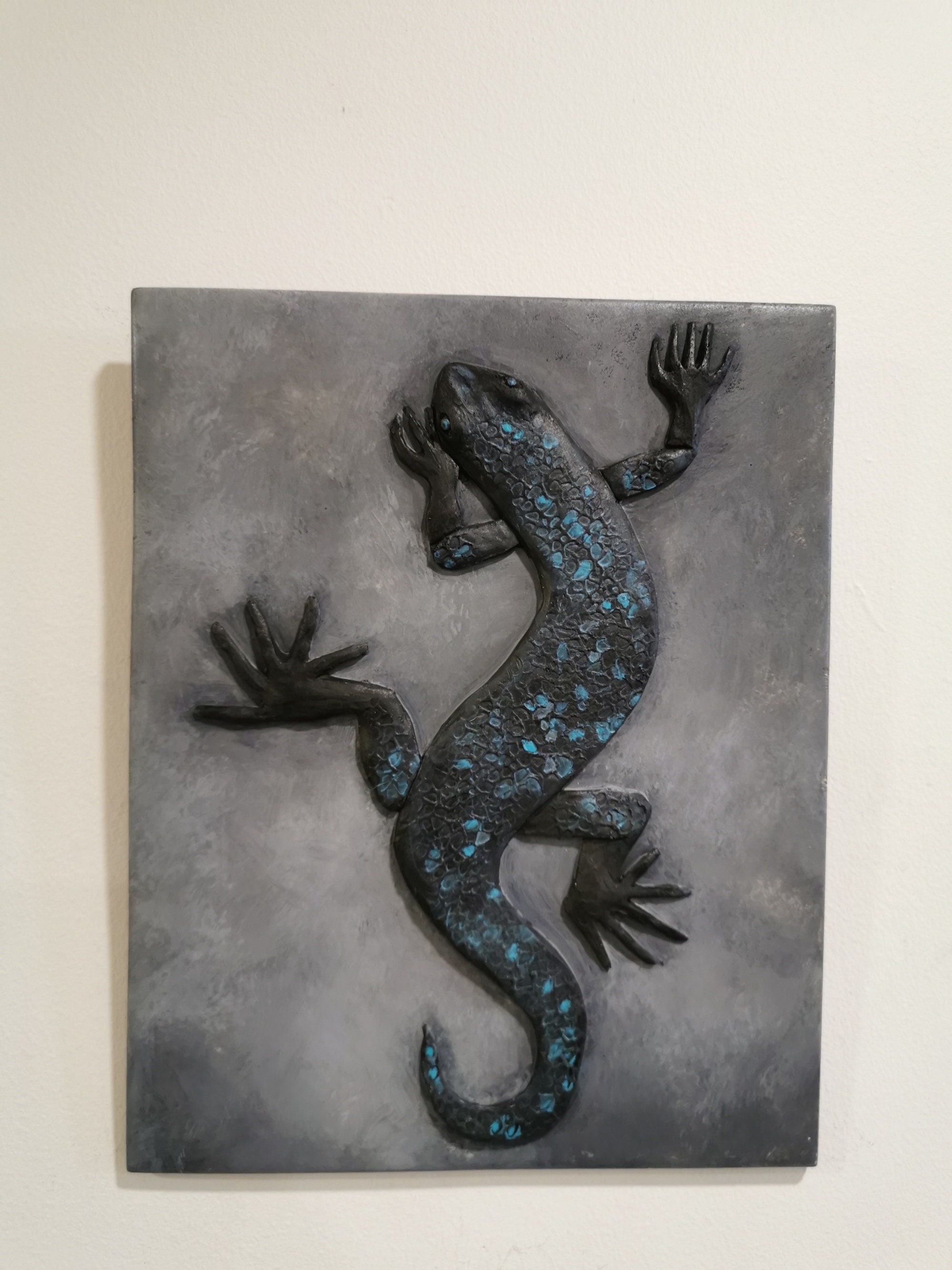 Lizard/ Sculpted Reptile Bas Relief /hand Painted Lizard/ Lizard Wall