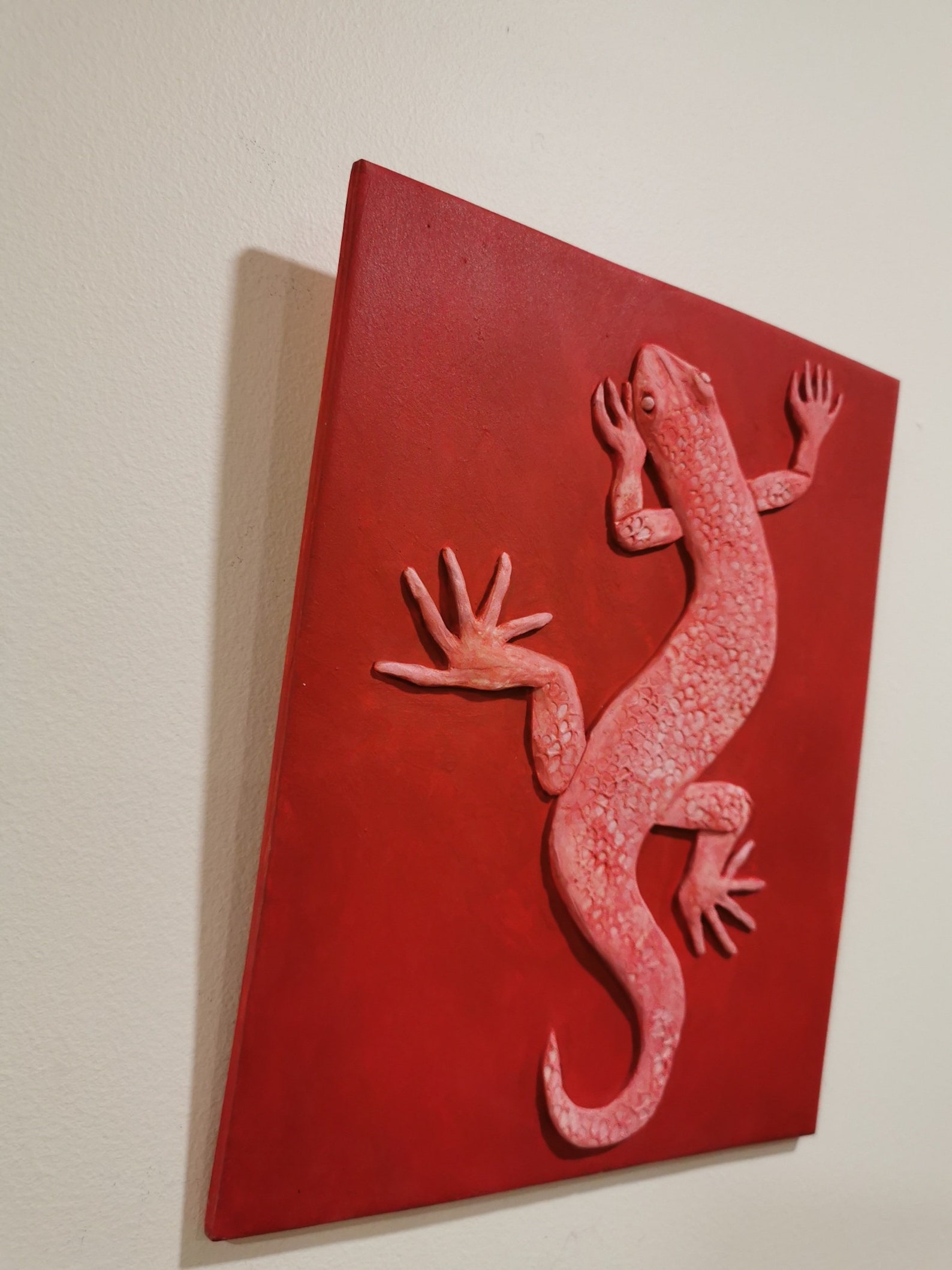 Lizard/ Sculpted Reptile Bas Relief /hand Painted Lizard/ Lizard Wall