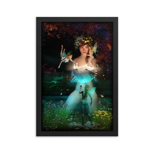 Può includere: Stampa artistica incorniciata raffigurante una scena fantasy. Una donna tiene in mano un globo luminoso, circondata da fate e uno sfondo stellato. L'opera d'arte è ambientata in un prato fiorito con un'atmosfera oscura e misteriosa.