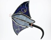 Midnight Blue Manta Ray Suncatcher, Stain Glass Stingray Window Hanging, Glass Sea Creature, Coastal Beach Decor, Glass Ocean Sealife