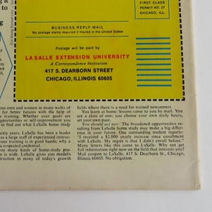 Puede incluir: Un sobre de respuesta comercial amarillo y azul con el texto "LaSalle Extension University" y "417 S. Dearborn Street Chicago, Illinois 60605".
