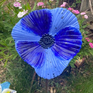 Fused Glass Poppy 3D Flower Head Garden/Yard Stake - Handmade Colorful Blues || Textured