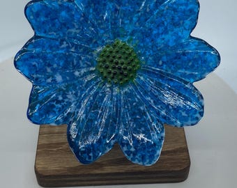 Handmade Fused Glass Daisy Head for Garden Stake: Topaz Blue
