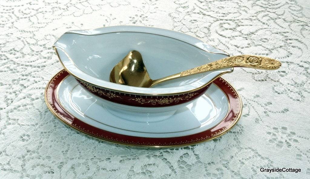 Noritake Porcelain Gravy Boat with Attached Underplate. Gold Hill