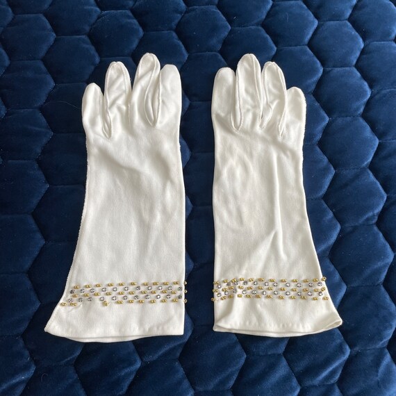Vintage Ivory White Over Wrist Gloves with Gold B… - image 3