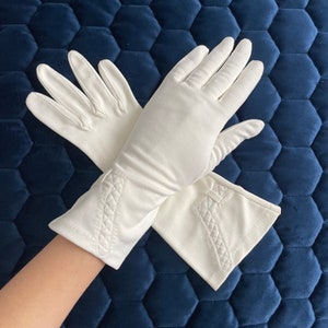 Vintage MISS ARIS Ivory White Forearm Nylon Gloves With Quilted Detail, Size 6
